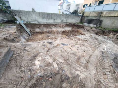 Moradia t5-piscina-garagem-parqueamt.-fernão ferro-seixal