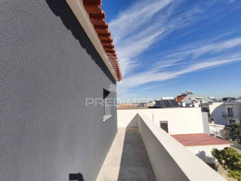 Moradia t5-piscina-garagem-parqueamt.-fernão ferro-seixal