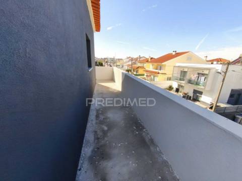 Moradia t5-piscina-garagem-parqueamt.-fernão ferro-seixal