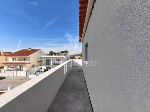 Moradia t5-piscina-garagem-parqueamt.-fernão ferro-seixal