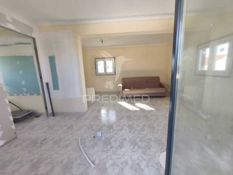 Moradia t5-piscina-garagem-parqueamt.-fernão ferro-seixal