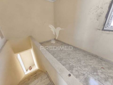 Moradia t5-piscina-garagem-parqueamt.-fernão ferro-seixal