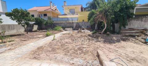 Moradia t5-piscina-garagem-parqueamt.-fernão ferro-seixal