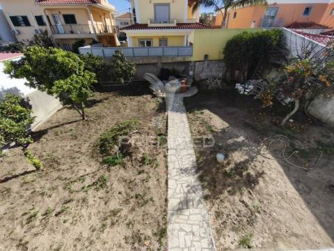 Moradia t5-piscina-garagem-parqueamt.-fernão ferro-seixal