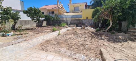 Moradia t5-piscina-garagem-parqueamt.-fernão ferro-seixal