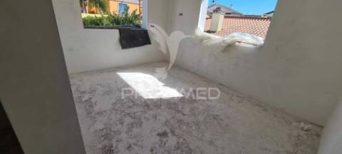 Moradia t5-piscina-garagem-parqueamt.-fernão ferro-seixal