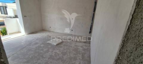 Moradia t5-piscina-garagem-parqueamt.-fernão ferro-seixal