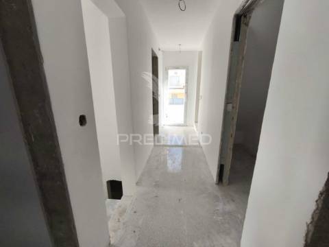 Moradia t5-piscina-garagem-parqueamt.-fernão ferro-seixal