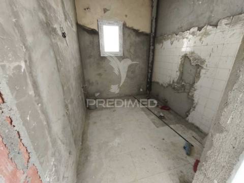 Moradia t5-piscina-garagem-parqueamt.-fernão ferro-seixal