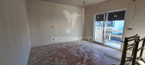 Moradia t5-piscina-garagem-parqueamt.-fernão ferro-seixal