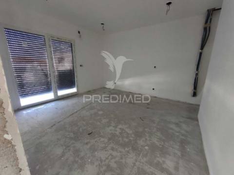 Moradia t5-piscina-garagem-parqueamt.-fernão ferro-seixal