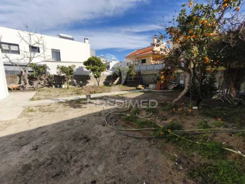 Moradia t5-piscina-garagem-parqueamt.-fernão ferro-seixal