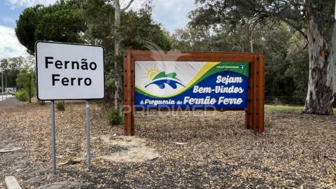 Moradia t5-piscina-garagem-parqueamt.-fernão ferro-seixal