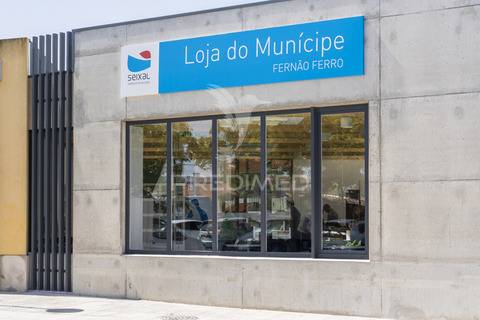 Moradia t5-piscina-garagem-parqueamt.-fernão ferro-seixal