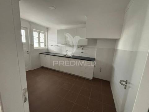 Apartamento t2 - 1º andar a minutos do centro de angra