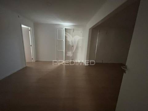 Apartamento t2 - 1º andar a minutos do centro de angra