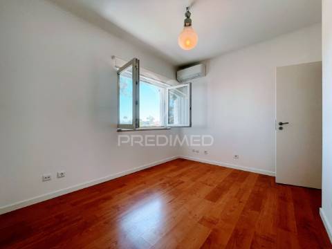 Moradia t4 para arrendamento na aroeira