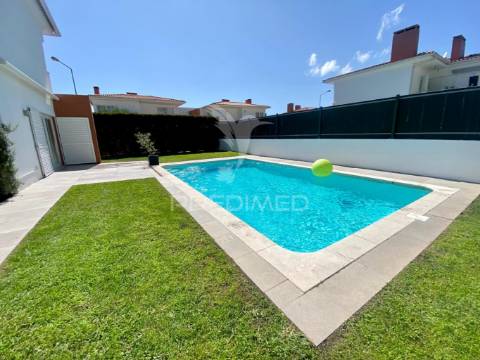 Moradia t4 para arrendamento na aroeira