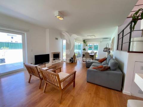 Moradia t4 para arrendamento na aroeira