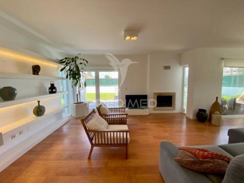 Moradia t4 para arrendamento na aroeira