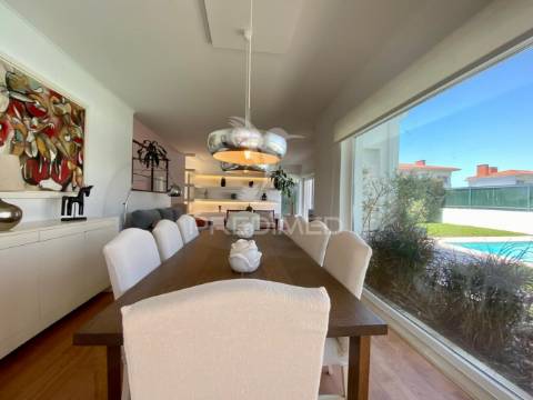 Moradia t4 para arrendamento na aroeira