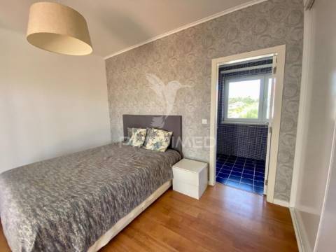 Moradia t4 para arrendamento na aroeira