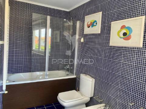 Moradia t4 para arrendamento na aroeira