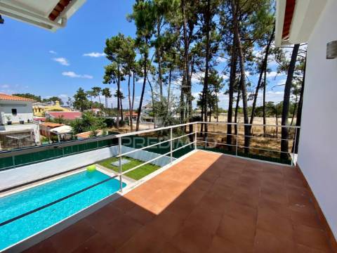 Moradia t4 para arrendamento na aroeira