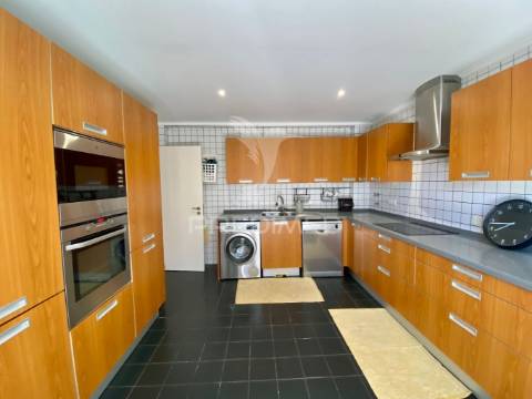 Moradia t4 para arrendamento na aroeira