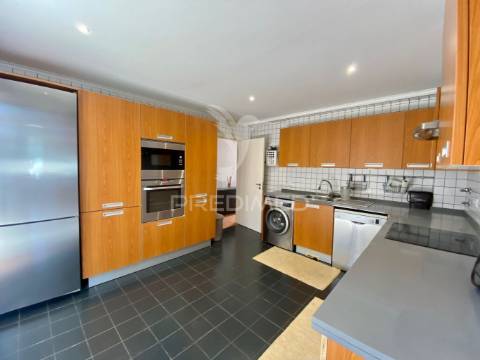 Moradia t4 para arrendamento na aroeira