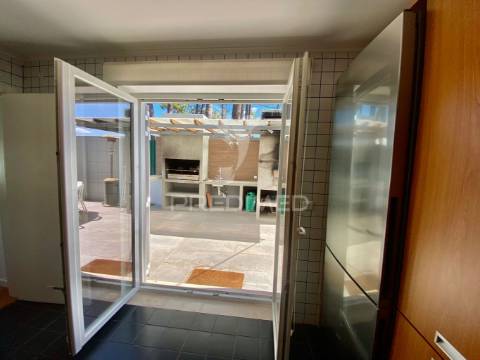 Moradia t4 para arrendamento na aroeira