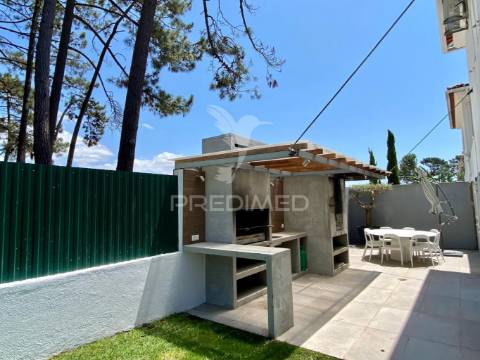 Moradia t4 para arrendamento na aroeira