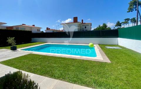 Moradia t4 para arrendamento na aroeira