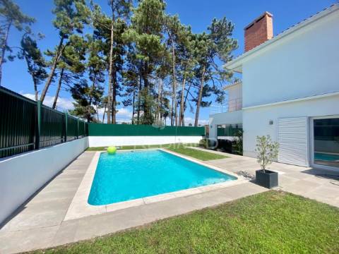 Moradia t4 para arrendamento na aroeira