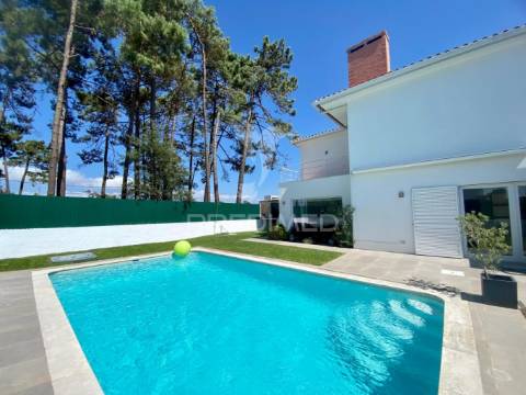 Moradia t4 para arrendamento na aroeira