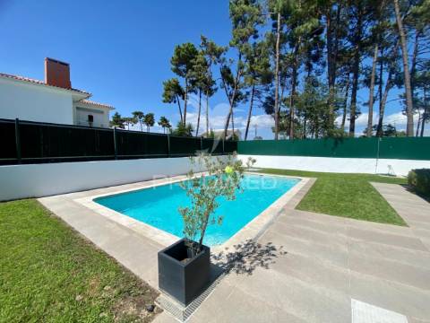 Moradia t4 para arrendamento na aroeira