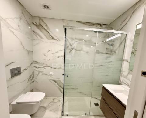 T2 novo c/ garagem e acabamentos de luxo a 5 min da praia