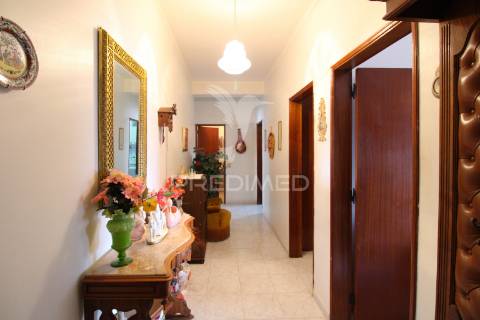 Apartamento t2 em faro com garagem em box