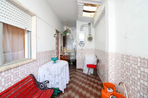 Apartamento t2 em faro com garagem em box