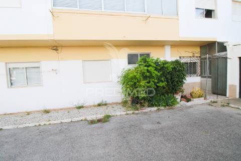 Apartamento t2 em faro com garagem em box