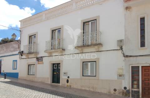 Edificio com 2 apartamentos no centro de odemira