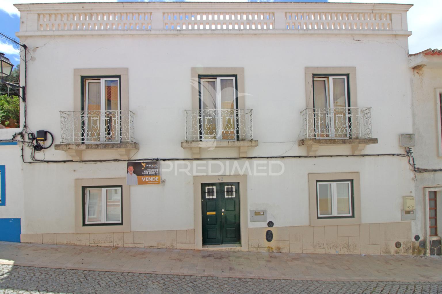 Edificio com 2 apartamentos no centro de odemira