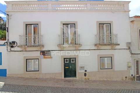 Edificio com 2 apartamentos no centro de odemira