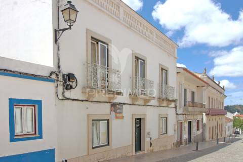 Edificio com 2 apartamentos no centro de odemira