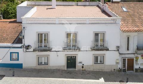 Edificio com 2 apartamentos no centro de odemira