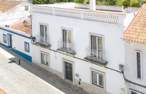 Edificio com 2 apartamentos no centro de odemira