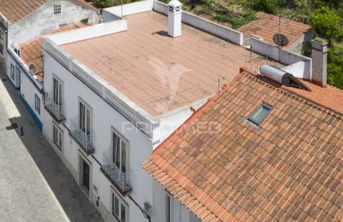 Edificio com 2 apartamentos no centro de odemira