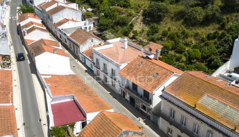 Edificio com 2 apartamentos no centro de odemira