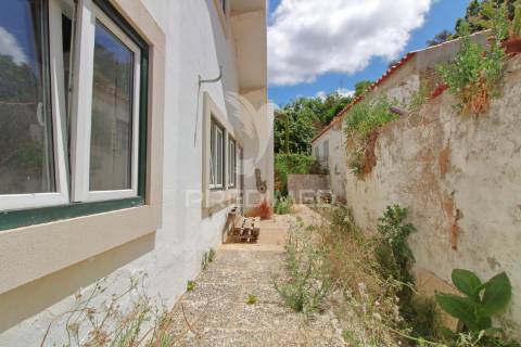 Edificio com 2 apartamentos no centro de odemira