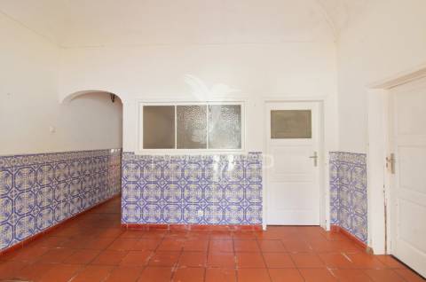 Edificio com 2 apartamentos no centro de odemira